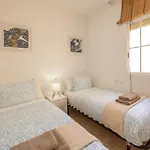 Casa Vacacional En Medina Playa Torrecilla Сasa de vacaciones Nerja