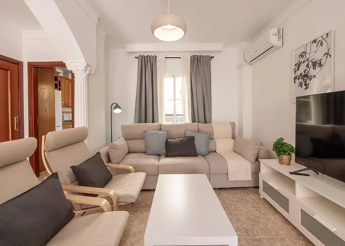 Casa Vacacional En Medina Playa Torrecilla * Nerja