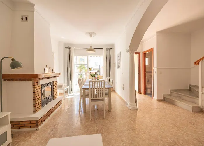 Casa Vacacional En Medina Playa Torrecilla Nerja