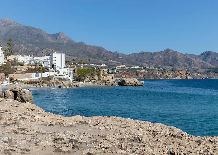 Casa Vacacional En Medina Playa Torrecilla * Nerja