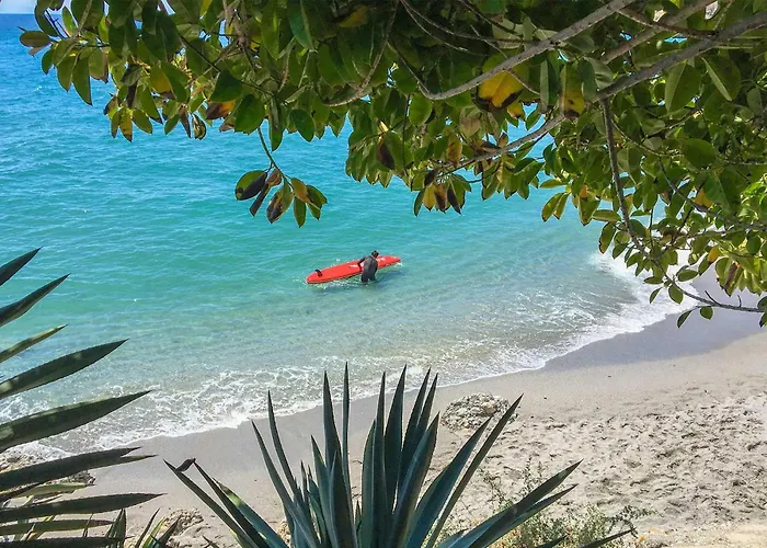 Casa Vacacional En Medina Playa Torrecilla * Nerja