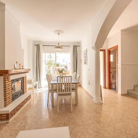 Casa Vacacional En Medina Playa Torrecilla Нерха
