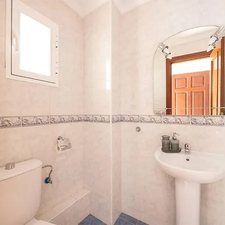 Дом отдыха Casa Vacacional En Medina Playa Torrecilla Нерха